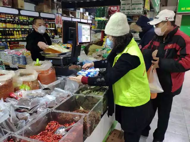 鎶楀嚮鐤儏鍦ㄨ鍔ㄧ墿璧勬崘璧犳殩浜哄績 (鐖卞績鐗╄祫鍔╁姏娴欐睙鎶楀嚮鐤儏)