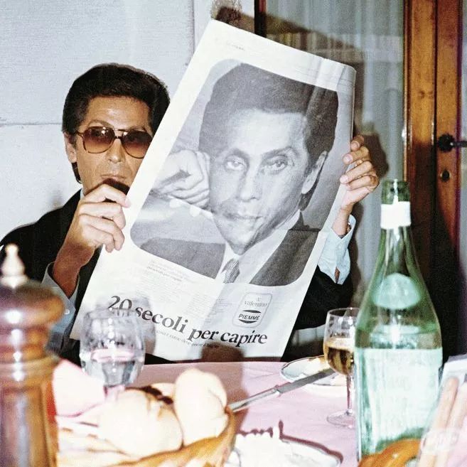 知道你们无聊，于是请来这些时装大师，陪你们一起宅在家中