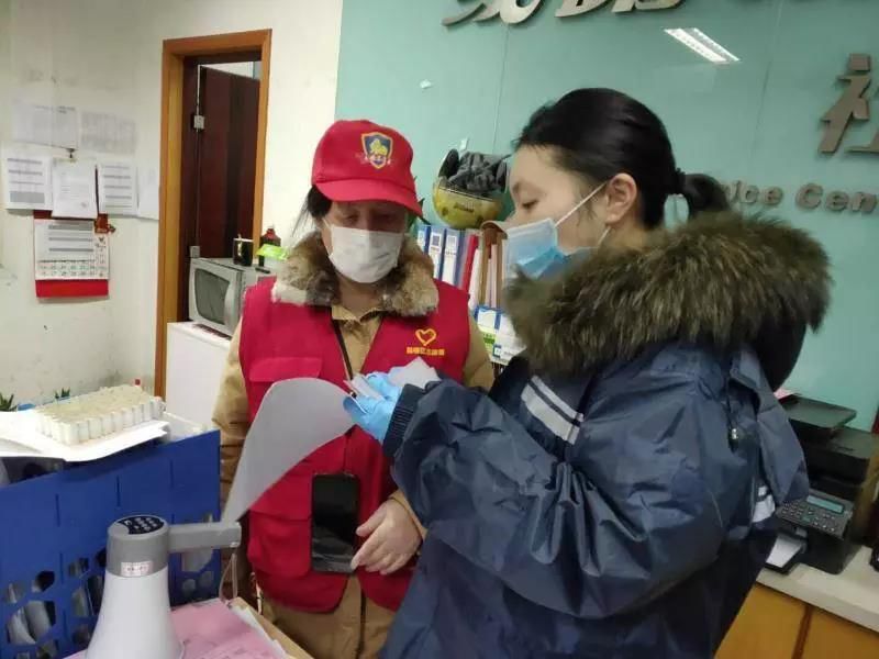 疫情无情人有情社区工作暖人心,疫情无情人有情