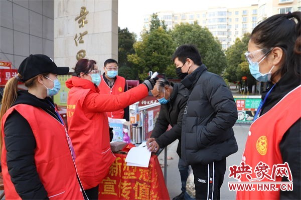 一袭红马甲一颗火热心商丘平安街道叶庙社区筑牢疫情防线