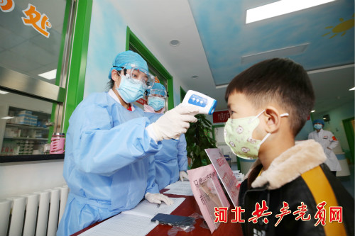 疫情期间医护人员逆行,医务人员疫情面前无畏逆行