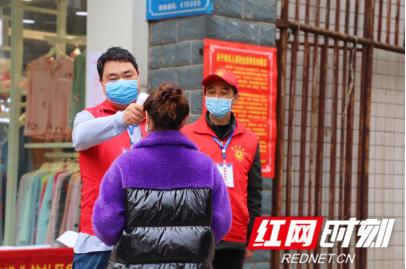 武陵区白马湖街道：*党**带群、老带青、点带面三类尖兵同战“疫”