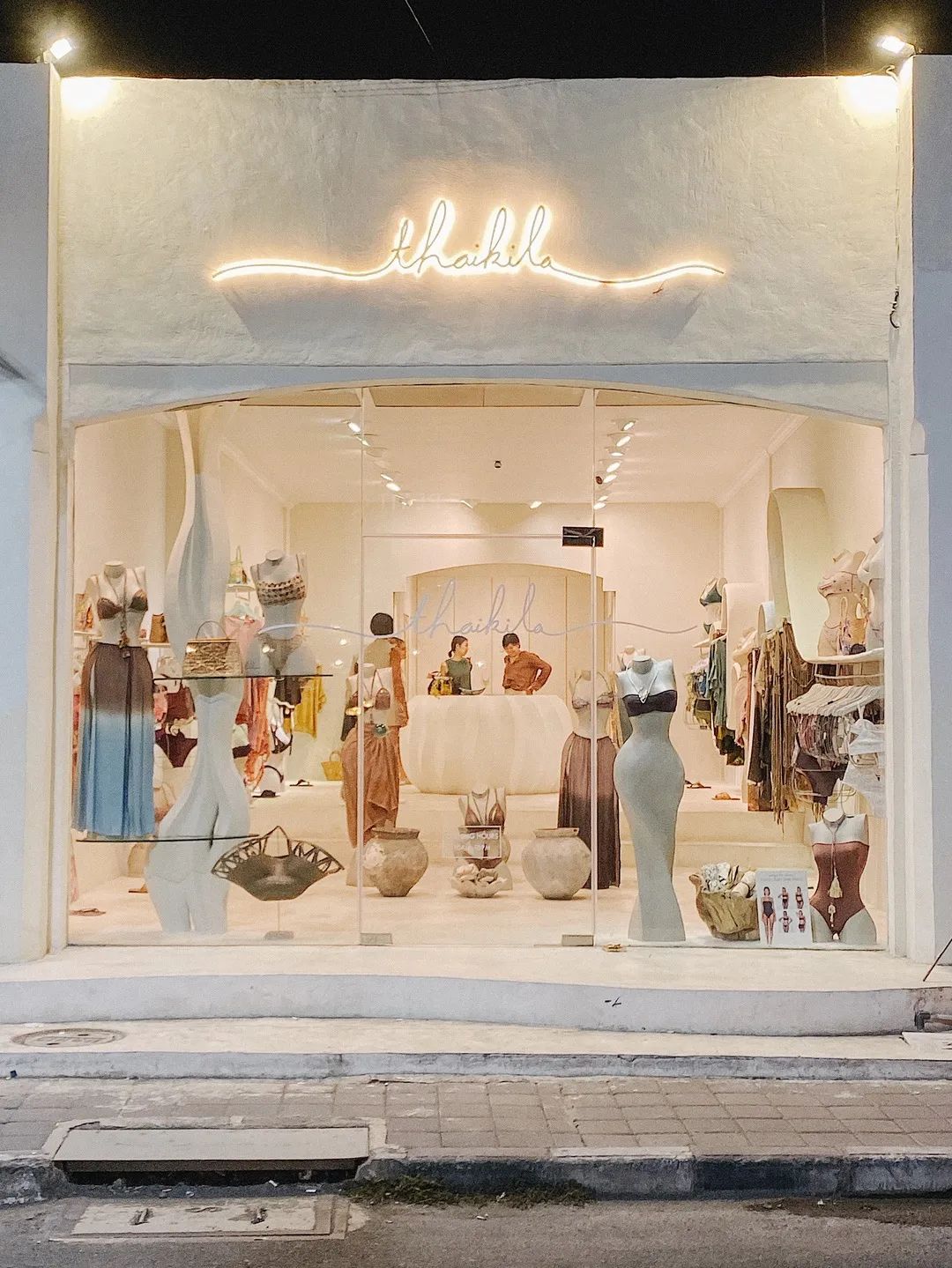 巴厘岛哪里买衣服好看女生,巴厘岛哪里可以买到便宜的衣服