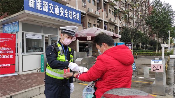 点赞丨12份证明送上门、护好“金娃娃”……公安温度助力服务企业复工加速度