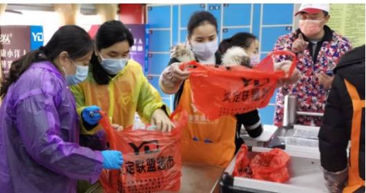 明星和晶晶：抗疫姐妹花