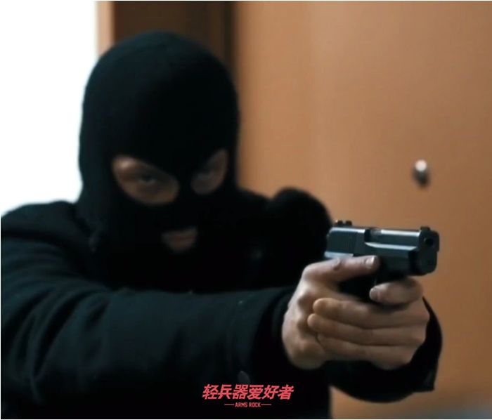 德国战术电影看过吗？《孤胆保镖》硬汉大叔和少女的枪械盛宴「电影*器武**解析」