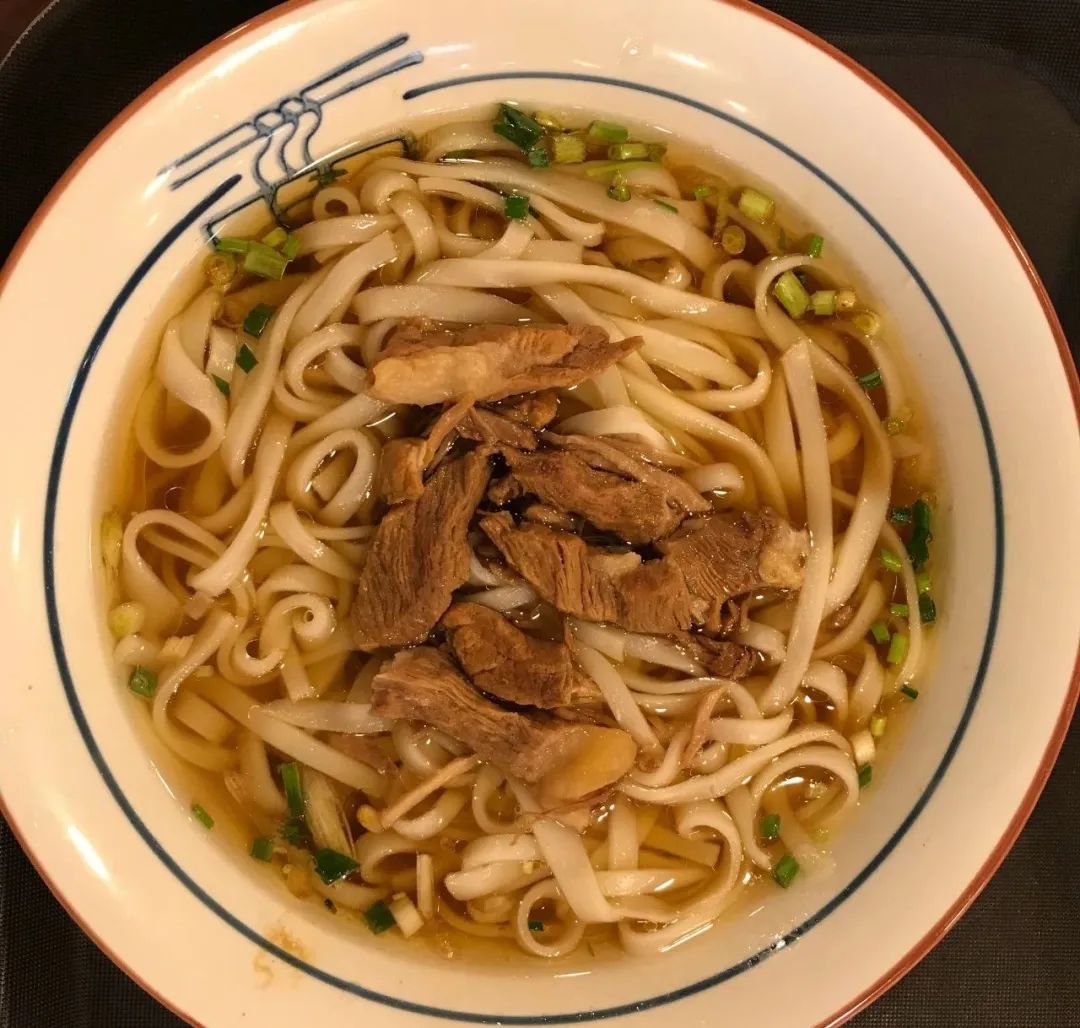 长沙米粉火热,长沙米粉排队30米