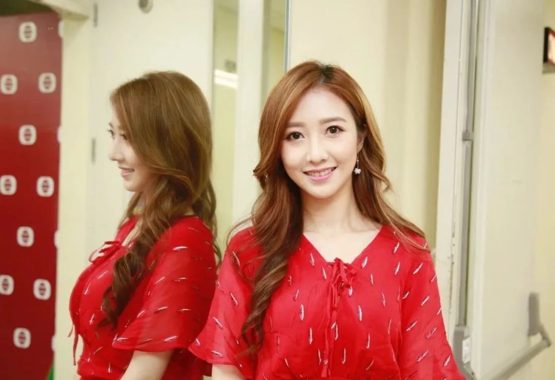 何依婷处女剧弹起，164唔够90斤！同届雷庄儿宜家做紧咩呢？