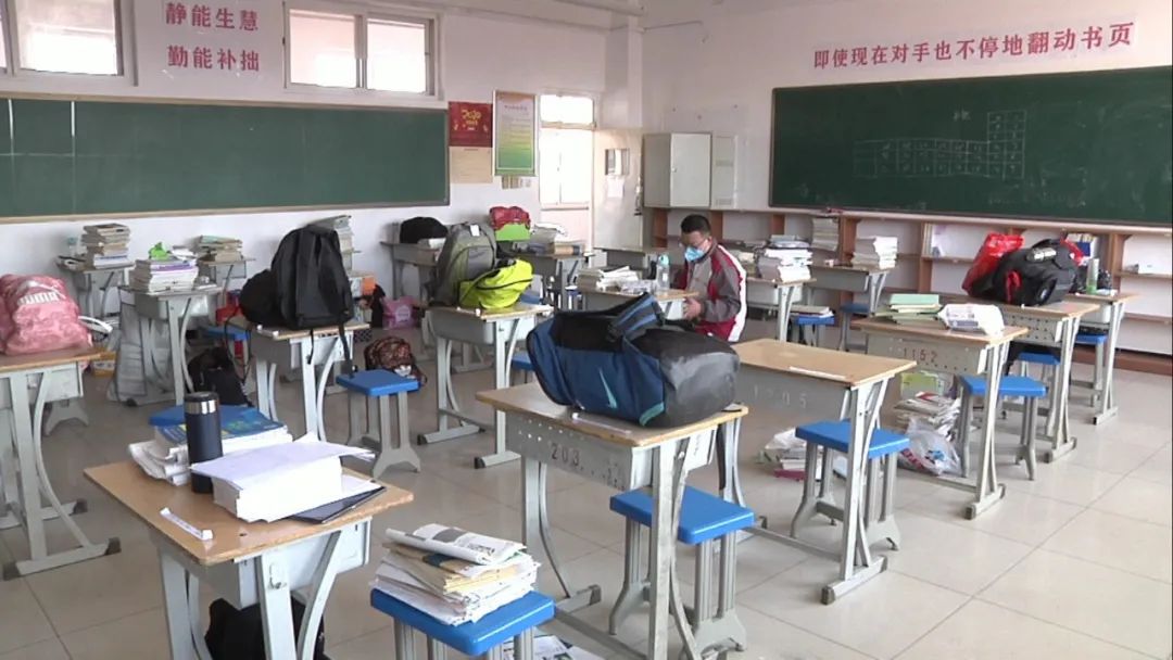 现场直击开学第一天！春风十里，不如学校有你~