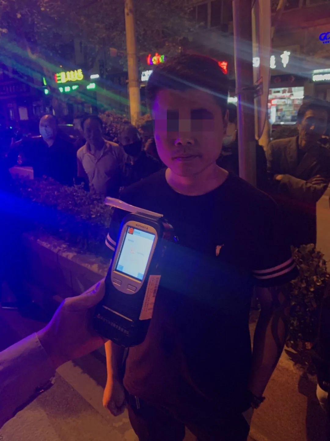 喝酒后遇到紧急情况下能开车吗,白酒喝了第二天能不能开车