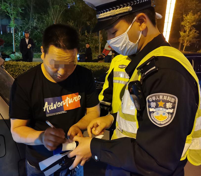 喝酒后遇到紧急情况下能开车吗,白酒喝了第二天能不能开车