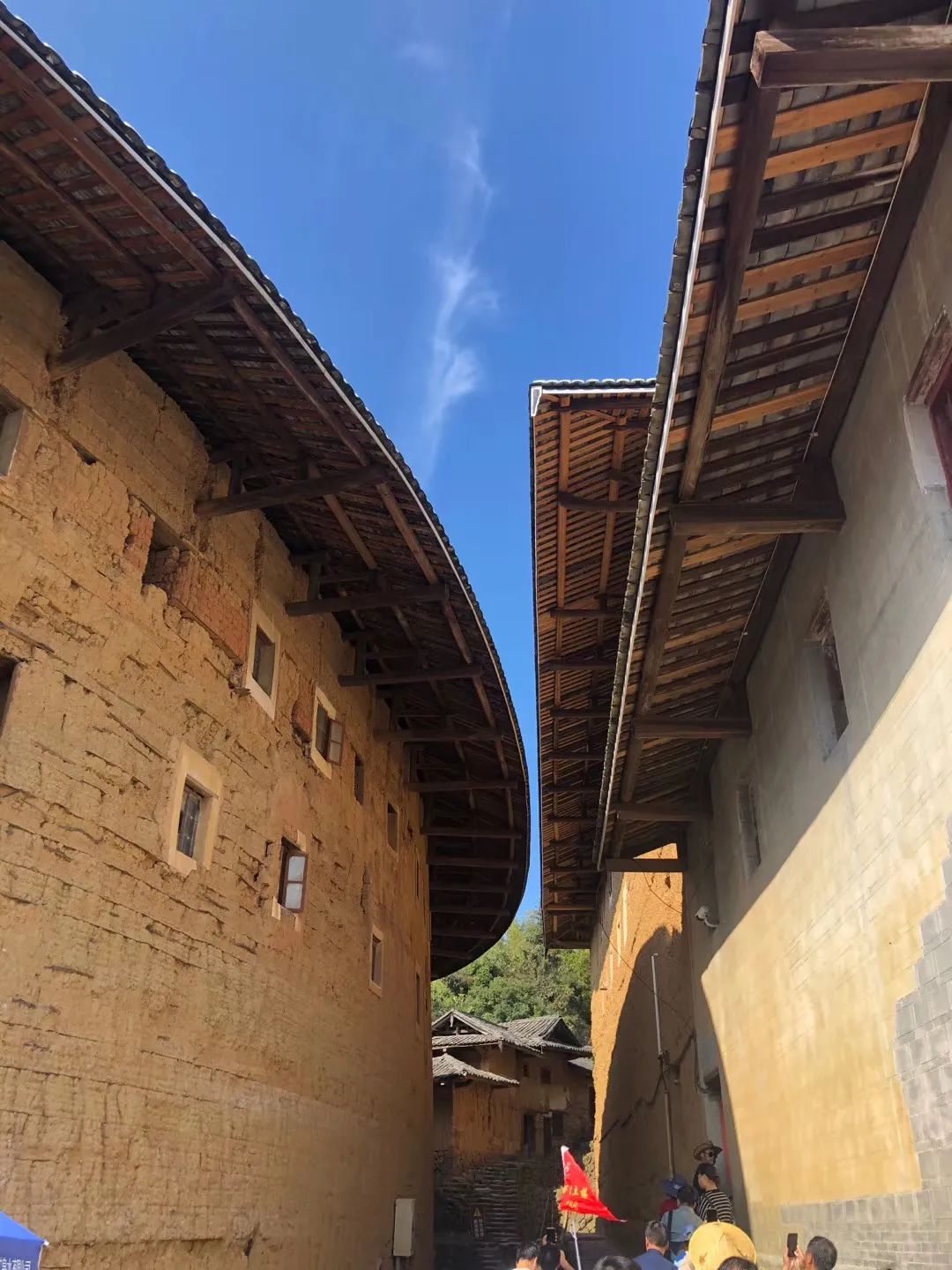 福建龙岩永定土楼的传说,龙岩土楼和永定土楼