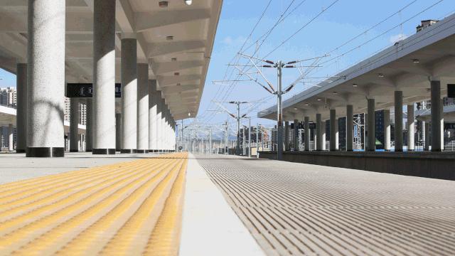 紧锣密鼓的施工现场,热火朝天的装修施工进行中