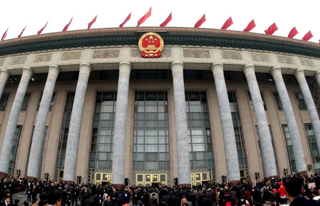 人民大会堂国徽与红旗,人民大会堂和国徽图片