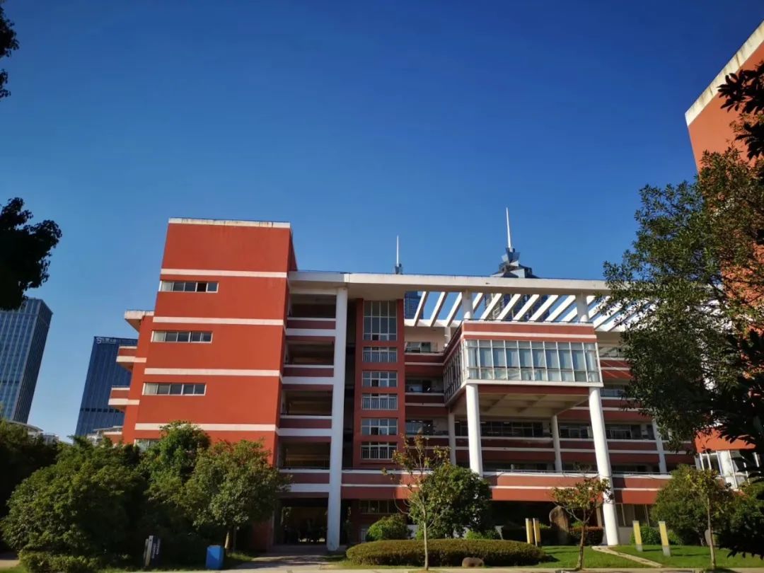 考进这所学校的孩子人人都是精英！这所非四星高中究竟“牛”在哪儿？