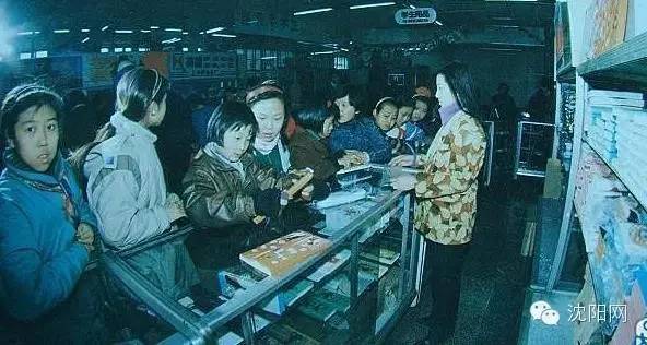 这张照片值钱了！谁都见过！赶紧回家翻