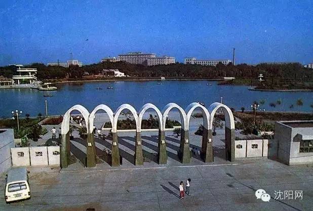 这张照片值钱了！谁都见过！赶紧回家翻