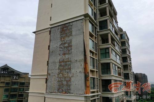 小区保温层出现大面积脱落,曲江明珠小区高层脱落