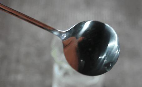 怎样去除热水壶里的水,怎么清理热水壶里面的脏水