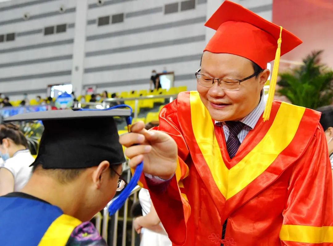 毕业季愿我们前程似锦顶峰相见,毕业后愿我们顶峰相见