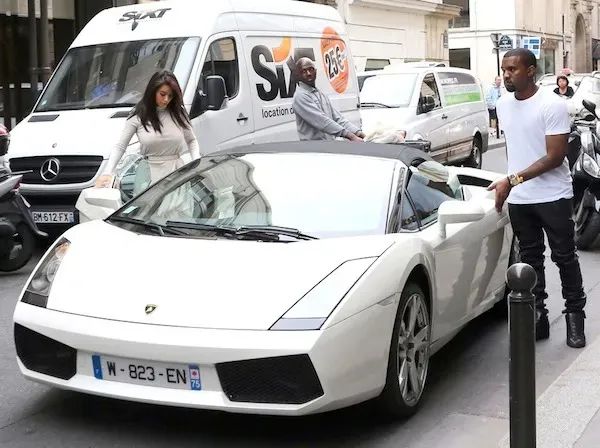 1.7亿买豪宅只为放球鞋？她说：老娘买鞋的快乐只有3秒