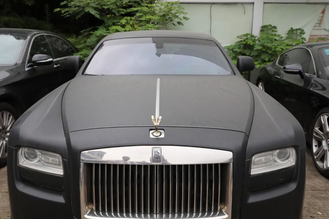 初中学历“煎饼哥”两年成亿万富豪，买十多处房产还有豪车！就靠一款小软件？