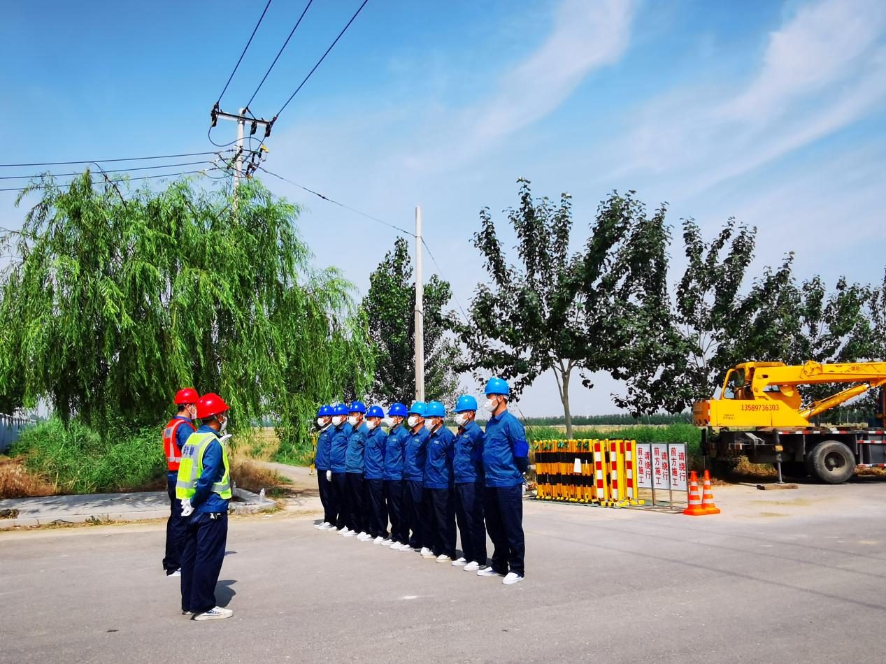 国网应急抢修两支队伍,供电人员紧急抢修