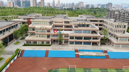 退台式教学楼、超大公共空间，怀化这所学校美得不像实力派