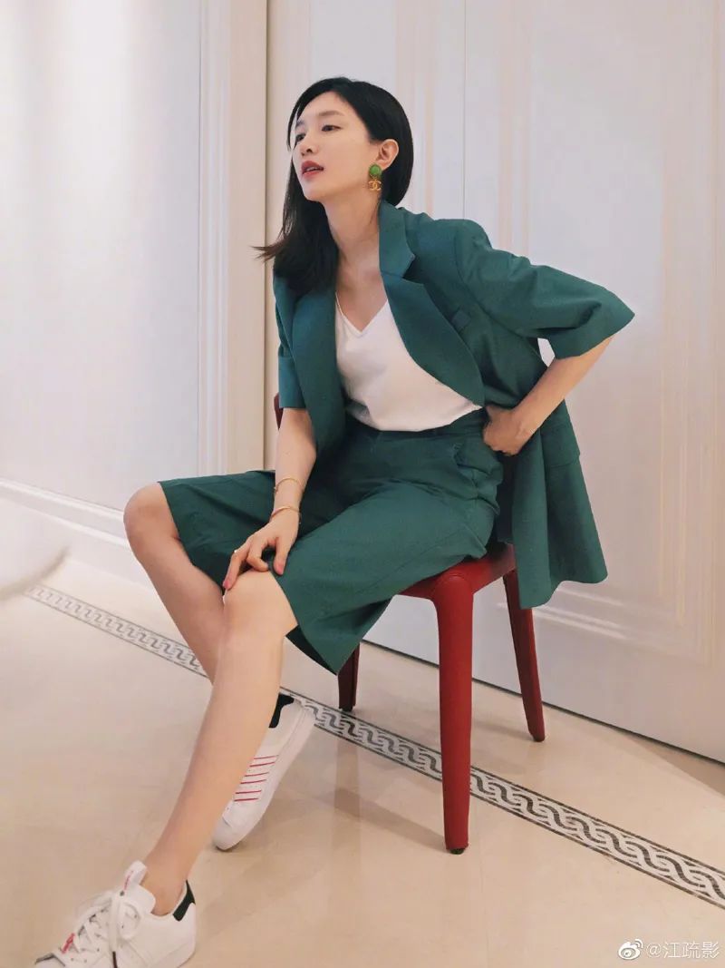江疏影很有feel的鞋,杨幂的一字鞋子