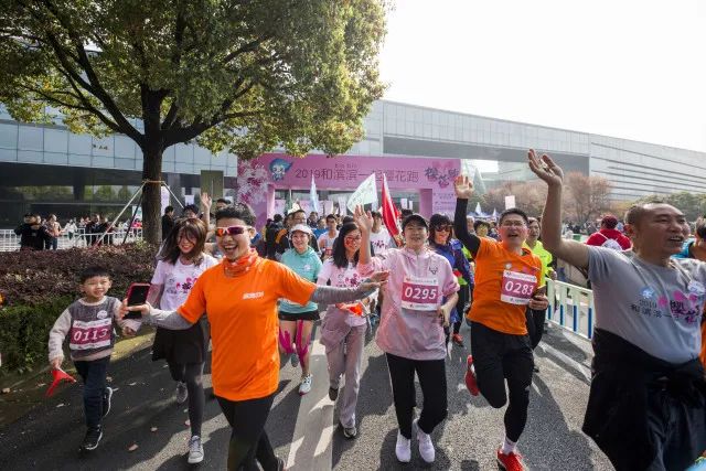 从标准堤塘到“最美跑道”，它是如何成为城市“网红”的？丨30年30问⑥⑦