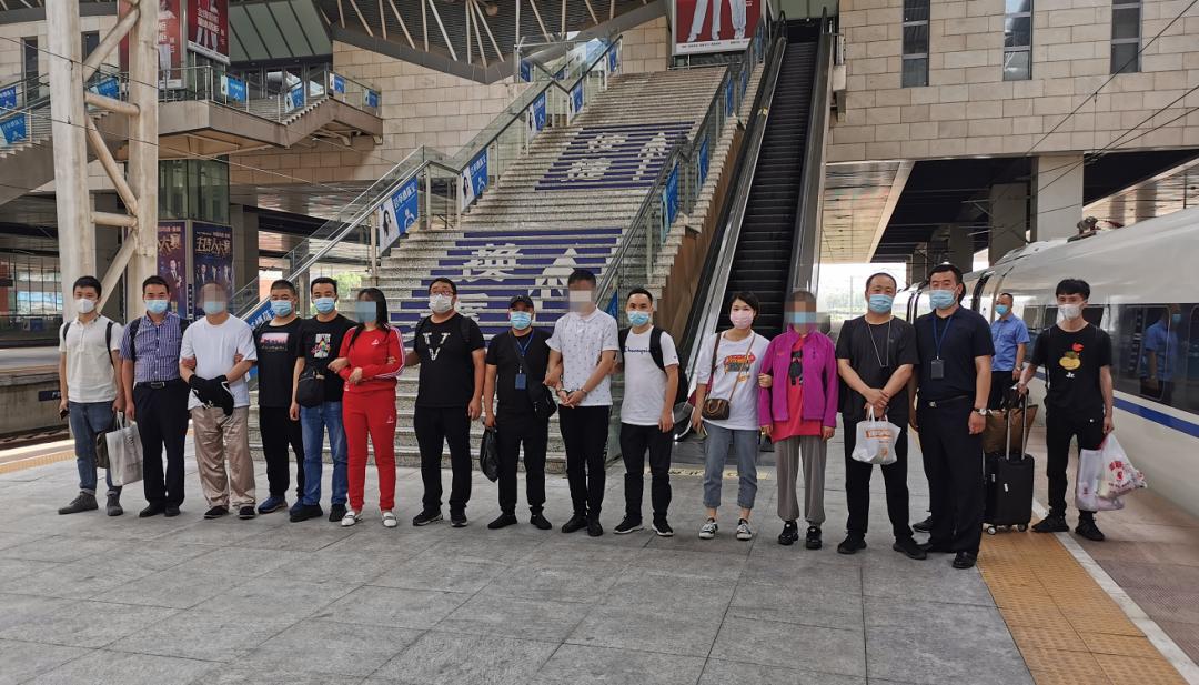 为施“降情术”与知名男星相爱，女子豪掷400余万元，结果......