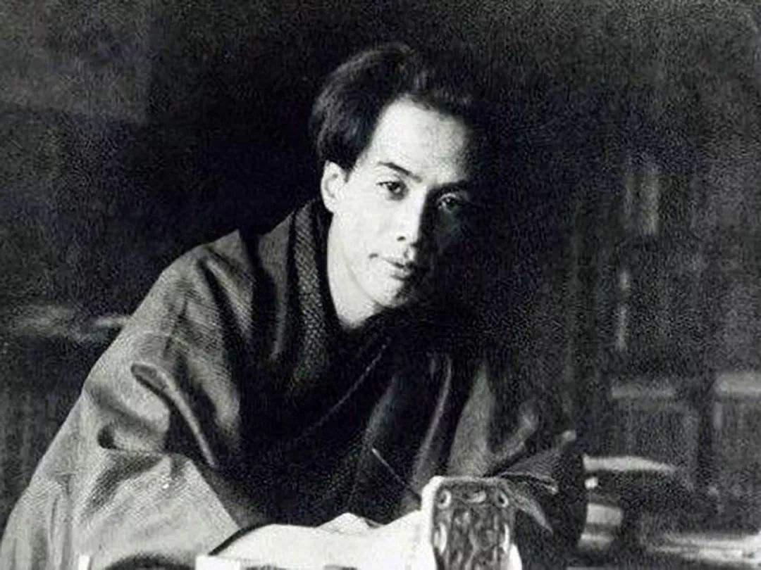 年仅35岁吞服*眠药安**自戕，一生致力于传播“负能量”的文坛巨匠，用遗作警讽世人