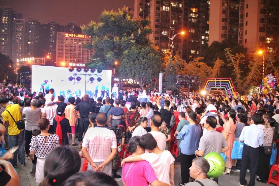 老爸老妈的欢乐嘉年华,老爸老妈旅游开心快乐