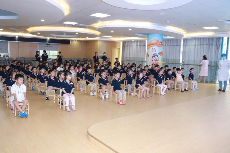 牙医如何给幼儿园小朋友讲课,牙博士教小朋友刷牙