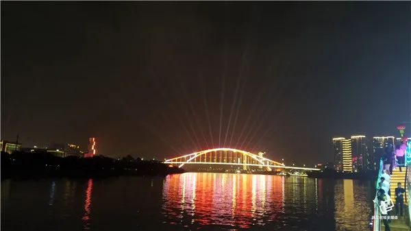 三龙湾灯光秀完整视频,三龙湾游船夜航