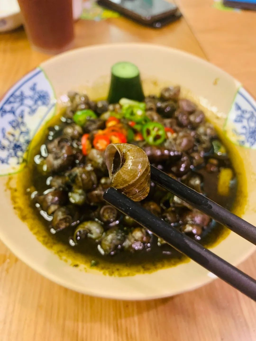 就为这①口，吃一只肥蟹比喝一杯奶茶还便宜