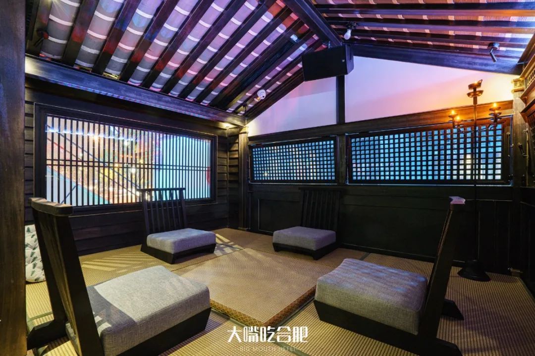 代金券无限叠加！凭斗酒火爆成都的「深夜酒馆」，国潮新风炸翻老报馆