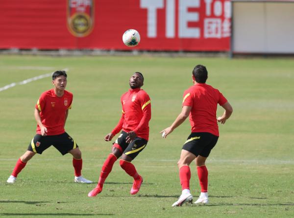 国足足球热身训练10个动作,国足在深圳训练是在哪里集结