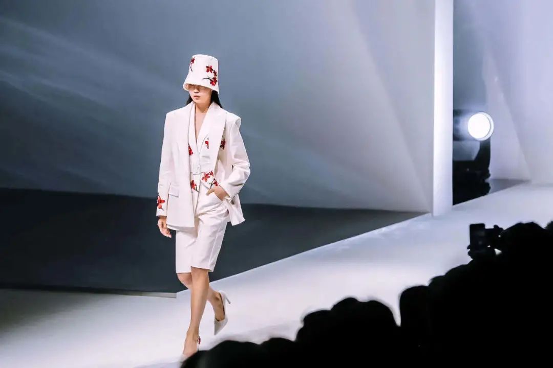 lily女装2020秋款发布会,lily商务时装纽约大秀