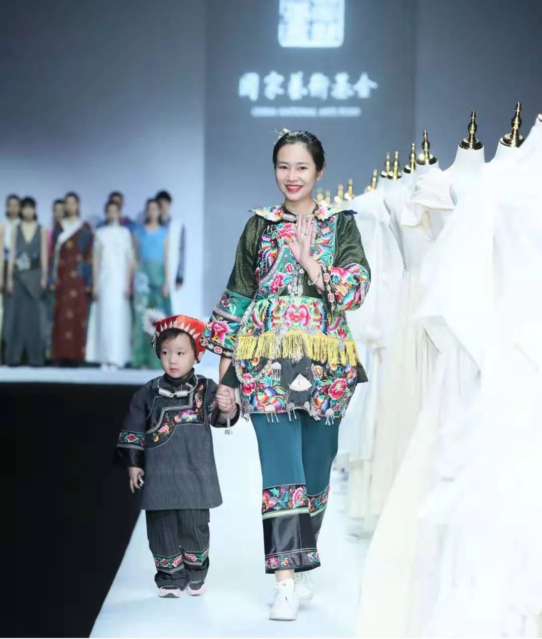 湘西苗绣石佳,苗绣传承人石佳