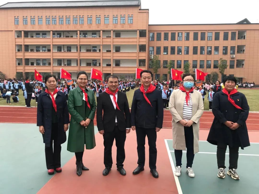 你好红领巾少先队活动记录,你好红领巾一年级主题班会