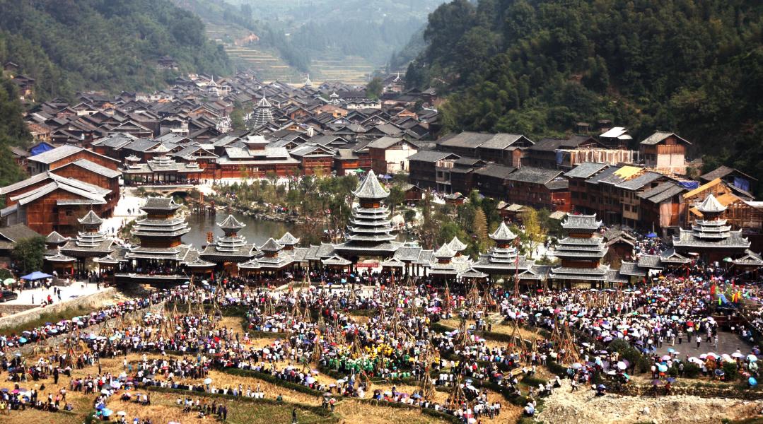 民族团结一家亲同奔小康,民族团结一家亲党的光辉照我心