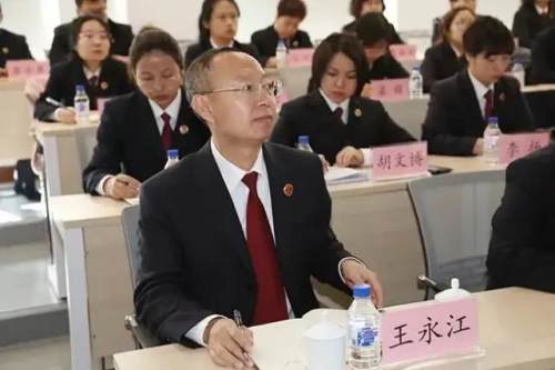 公主岭市监狱*党**委书记、监狱长叶鸿利受邀到长春城郊地区人民检察院，为该院2020年度巡回检查专班授课