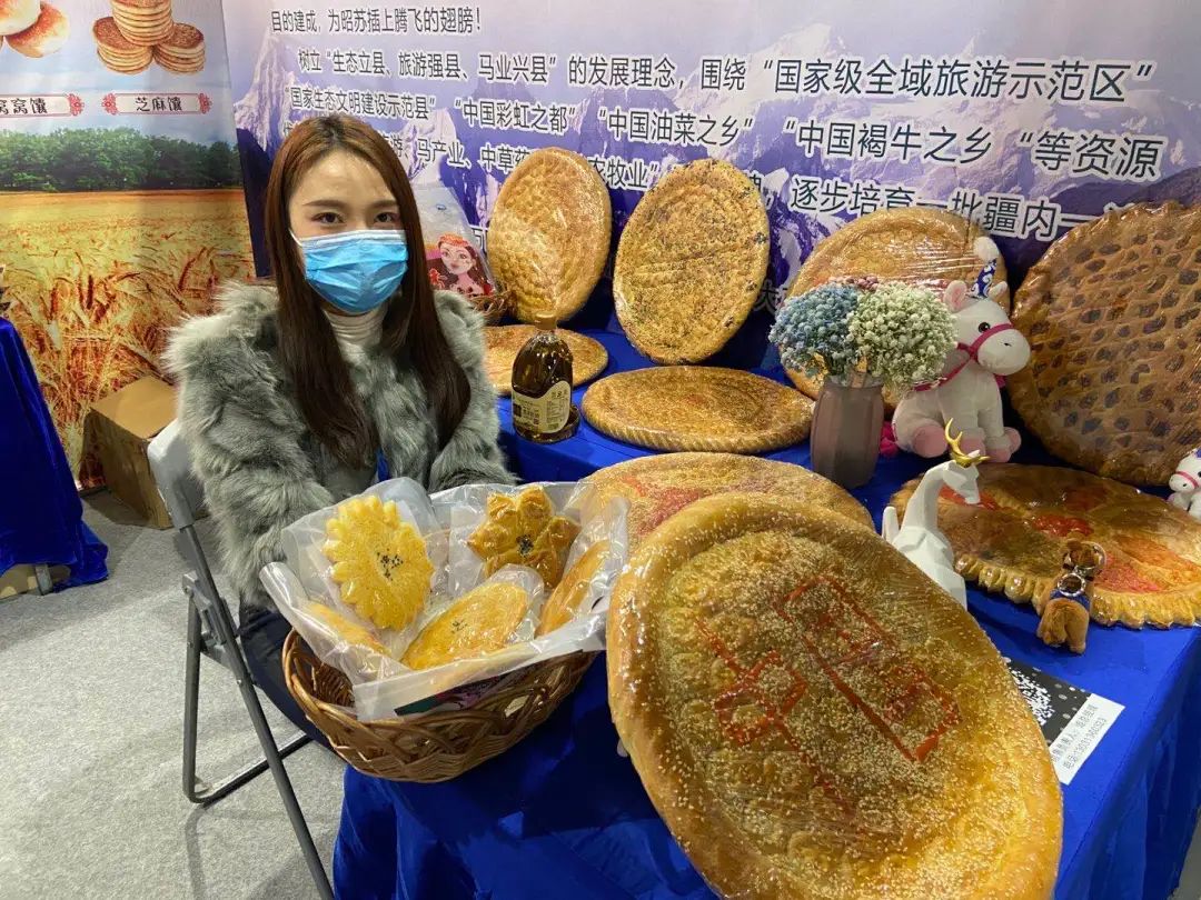 伊宁市特色馕包肉,伊犁最好吃的烤馕