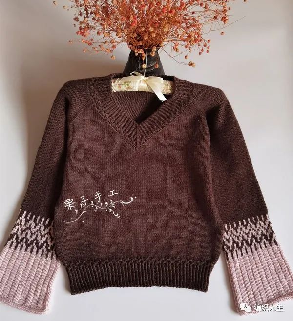 薄款v领毛衣编织图解,从下往上编织咖色开衫毛衣