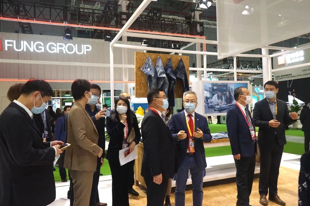 参展闵行企业有啥亮点？跟着区领导逛进博就知道了