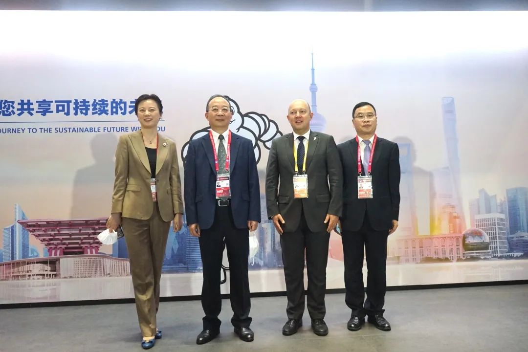 参展闵行企业有啥亮点？跟着区领导逛进博就知道了