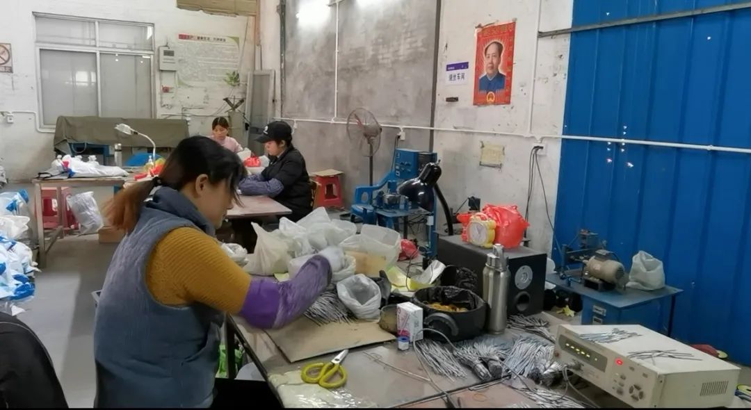 住在烂尾楼的他们，熬过了疫情，却熬不过寒冬……