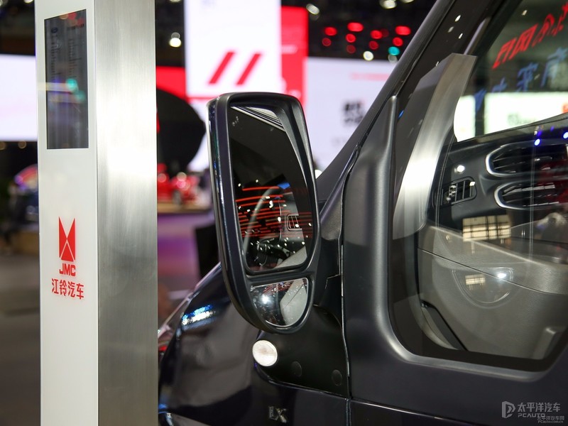 福特新世代全顺pro短轴中顶落地价,2022款新世代全顺pro短轴低顶