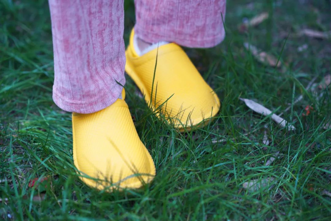 穿着舒服加绒防雨鞋,冬季慵懒风鞋防水